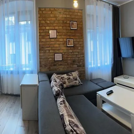 Wawrzyniaka 15 * بوزنان